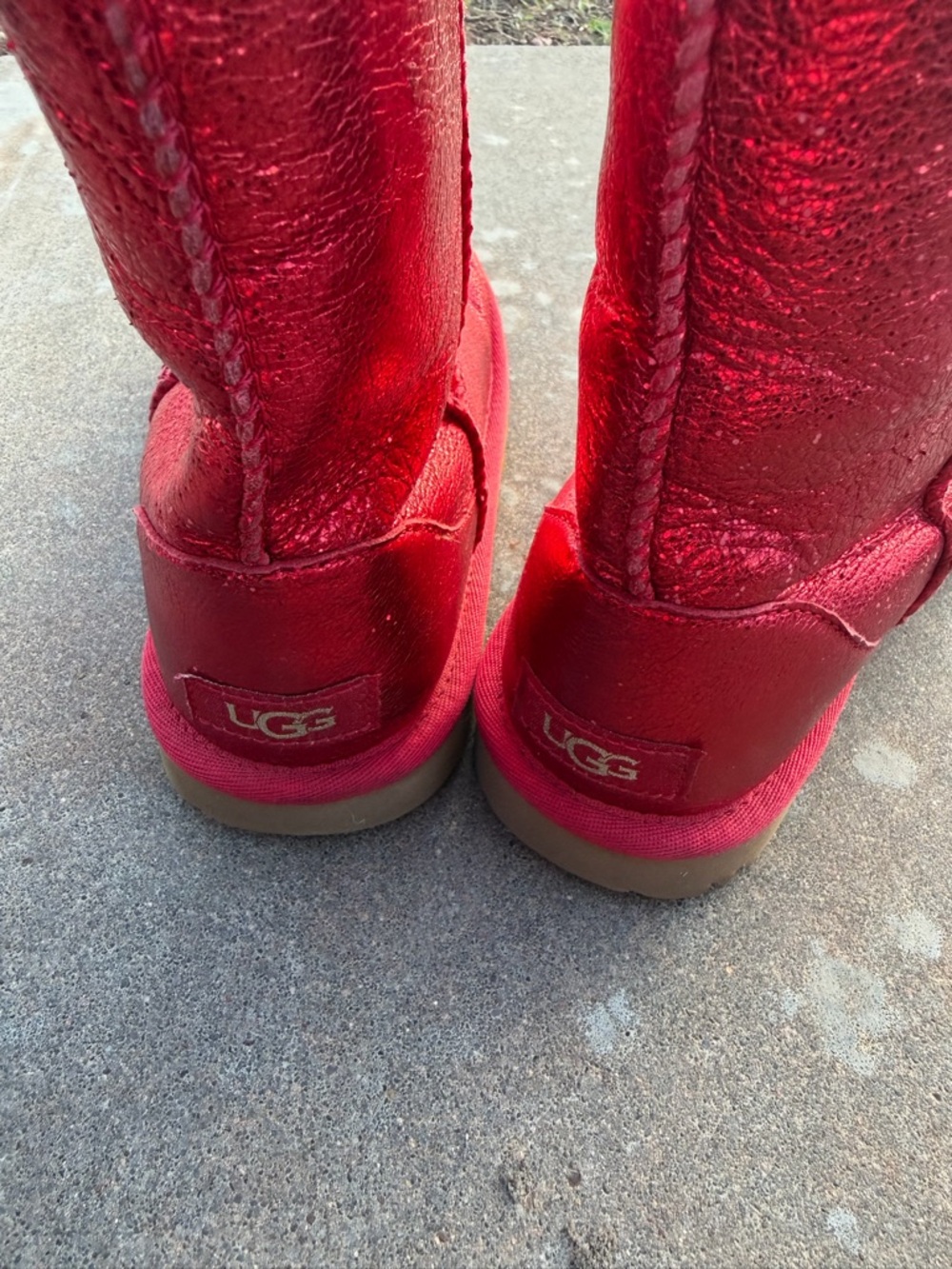 NEW UGG Girls Classic II Cozy Sheepskin Lined Pull-On Metallic Red Boots Sz 4 - Picture 11 of 11